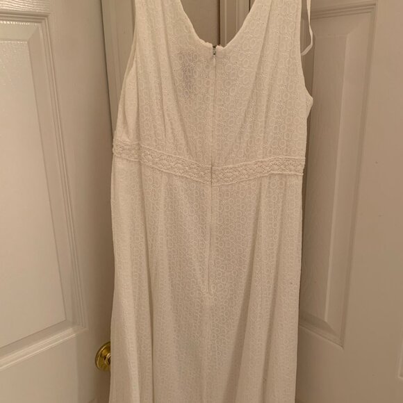 WHITE EYELET SUMMER DRESS, V-NECK, BY R & K ORIGINALS, NEW WITHOUT TAGS - Picture 8 of 12